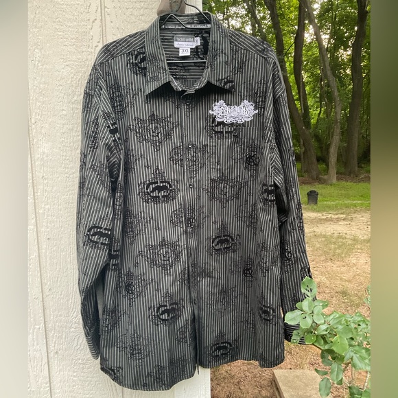 Men’s Striped Velvet Accented Embroidered Button Down Shirt! - Picture 8 of 9